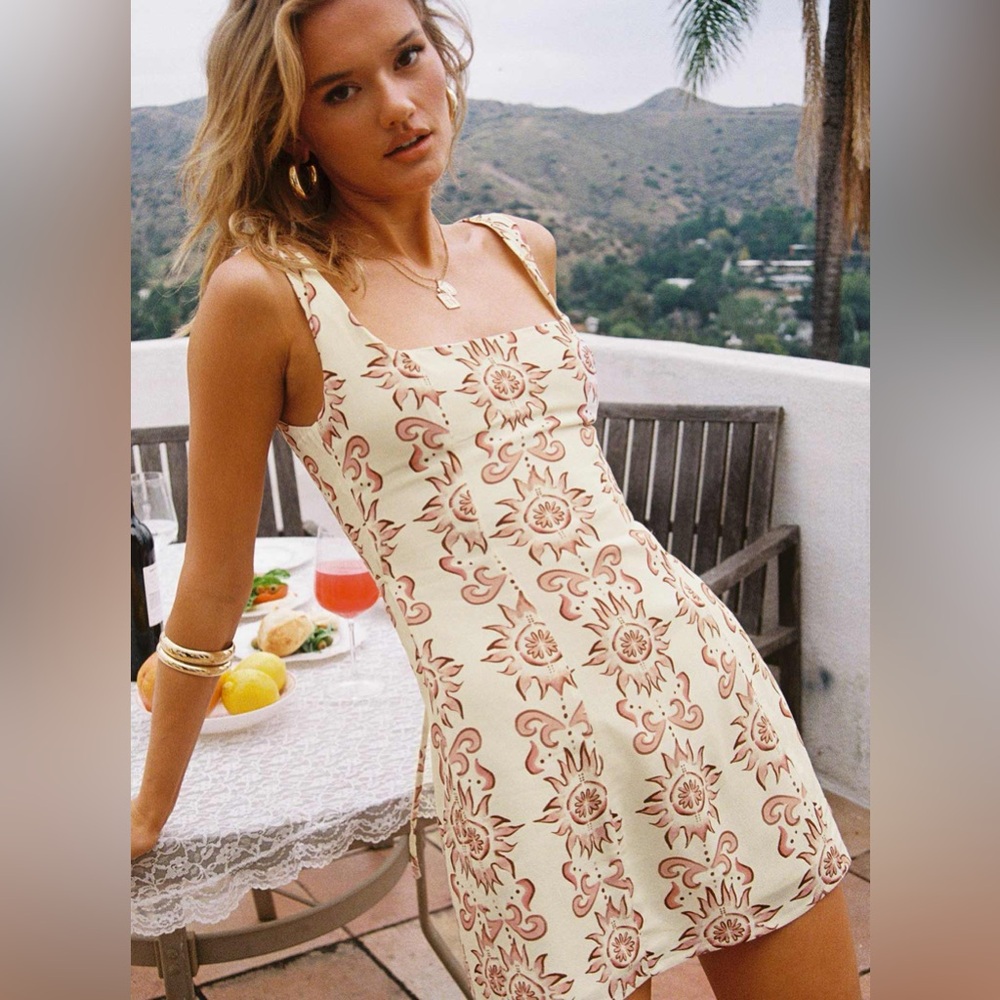 Princess Polly mini cream dress. Size small/US 6